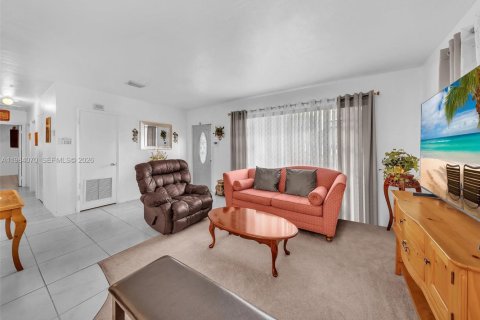 Casa en venta en Miami Gardens, Florida, 5 dormitorios, 145.67 m2 № 2046648 - foto 7