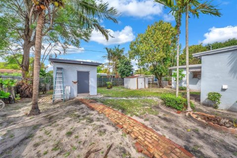 Casa en venta en Miami Gardens, Florida, 5 dormitorios, 145.67 m2 № 2046648 - foto 30