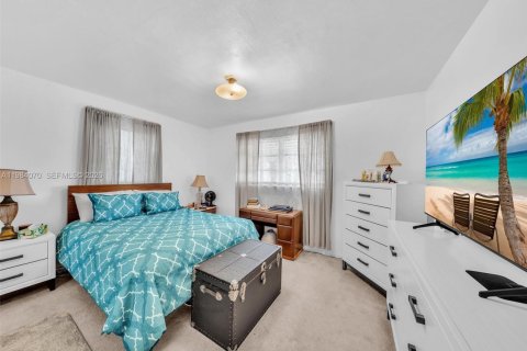 Casa en venta en Miami Gardens, Florida, 5 dormitorios, 145.67 m2 № 2046648 - foto 17