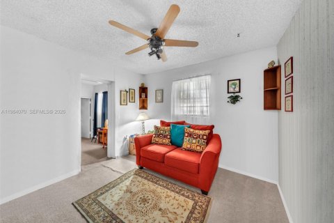 Casa en venta en Miami Gardens, Florida, 5 dormitorios, 145.67 m2 № 2046648 - foto 20