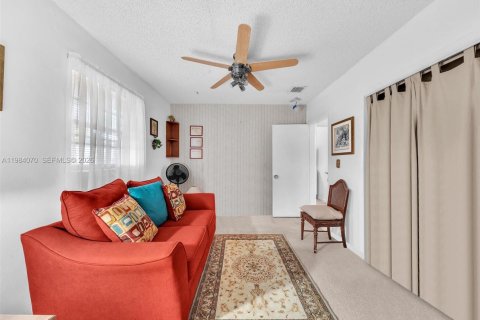 Casa en venta en Miami Gardens, Florida, 5 dormitorios, 145.67 m2 № 2046648 - foto 21