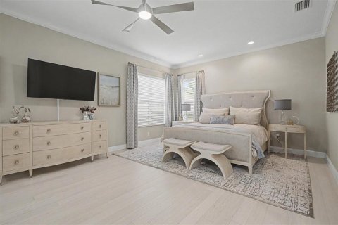 House in Brandon, Florida 5 bedrooms, 445.37 sq.m. № 2128896 - photo 20