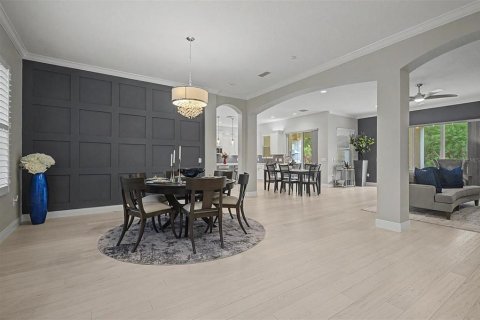 House in Brandon, Florida 5 bedrooms, 445.37 sq.m. № 2128896 - photo 7