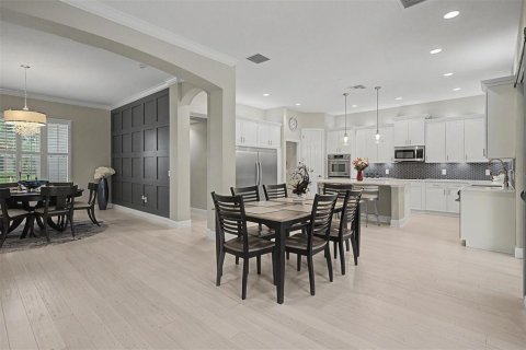 House in Brandon, Florida 5 bedrooms, 445.37 sq.m. № 2128896 - photo 11