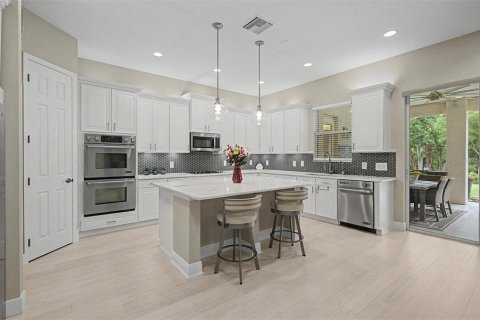 House in Brandon, Florida 5 bedrooms, 445.37 sq.m. № 2128896 - photo 15