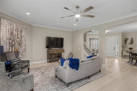 House in Brandon, Florida 5 bedrooms, 445.37 sq.m. № 2128896 - photo 8