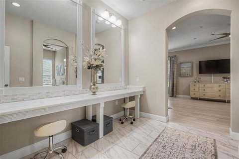 House in Brandon, Florida 5 bedrooms, 445.37 sq.m. № 2128896 - photo 23