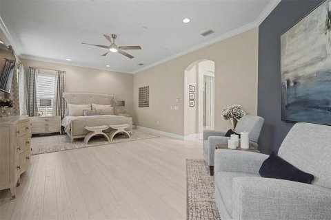 House in Brandon, Florida 5 bedrooms, 445.37 sq.m. № 2128896 - photo 22