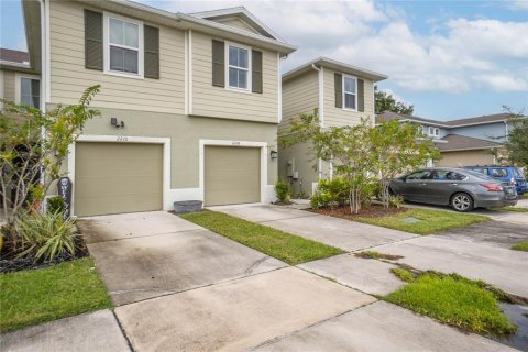 Adosado en venta en Brandon, Florida, 2 dormitorios, 142.7 m2 № 2099459 - foto 3