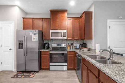 Adosado en venta en Brandon, Florida, 2 dormitorios, 142.7 m2 № 2099459 - foto 9