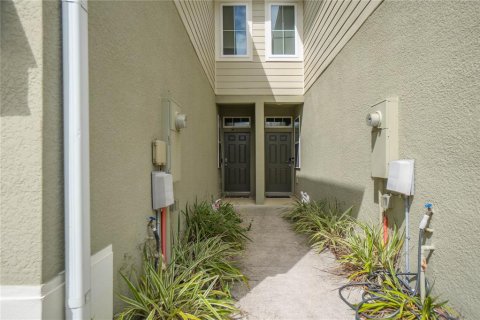 Adosado en venta en Brandon, Florida, 2 dormitorios, 142.7 m2 № 2099459 - foto 5