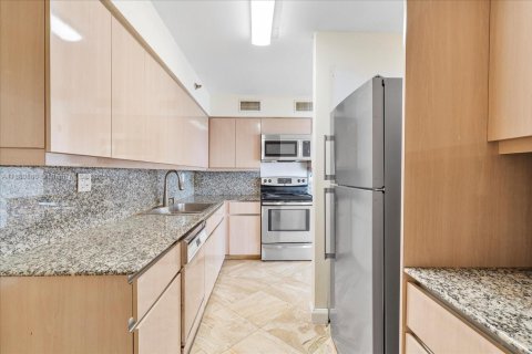 Condo in Miami Beach, Florida, 2 bedrooms  № 1922107 - photo 19