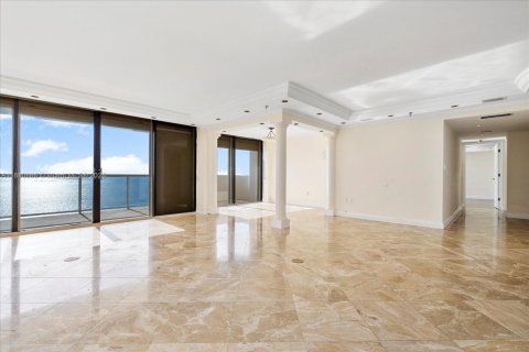 Condo in Miami Beach, Florida, 2 bedrooms  № 1922107 - photo 7