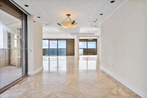Condo in Miami Beach, Florida, 2 bedrooms  № 1922107 - photo 15