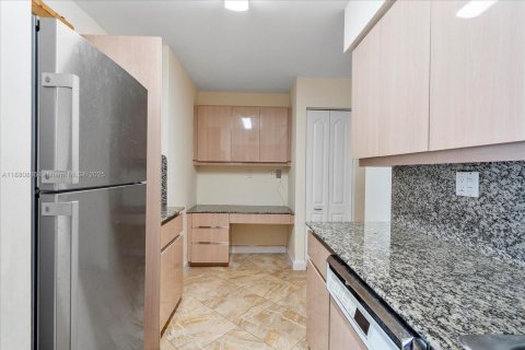 Condo in Miami Beach, Florida, 2 bedrooms  № 1922107 - photo 18