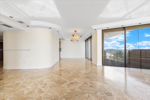 Condo in Miami Beach, Florida, 2 bedrooms  № 1922107 - photo 13