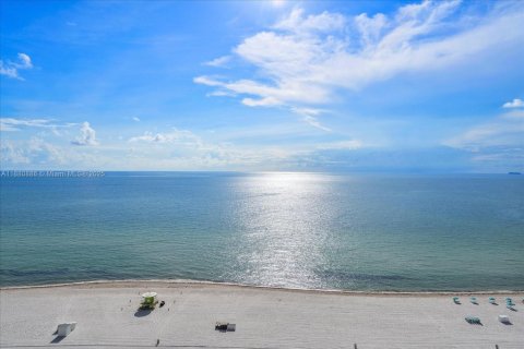 Condo in Miami Beach, Florida, 2 bedrooms  № 1922107 - photo 29