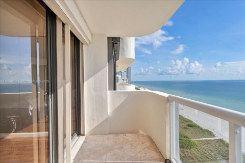 Condo in Miami Beach, Florida, 2 bedrooms  № 1922107 - photo 30