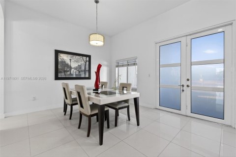 House in Homestead, Florida 4 bedrooms, 191.47 sq.m. № 2032431 - photo 8