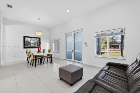 House in Homestead, Florida 4 bedrooms, 191.47 sq.m. № 2032431 - photo 6