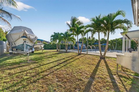 House in Homestead, Florida 4 bedrooms, 191.47 sq.m. № 2032431 - photo 25