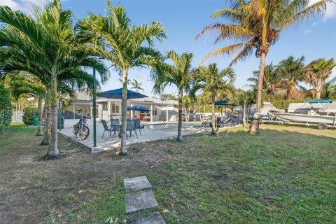 House in Homestead, Florida 4 bedrooms, 191.47 sq.m. № 2032431 - photo 23