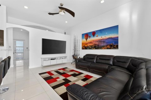 House in Homestead, Florida 4 bedrooms, 191.47 sq.m. № 2032431 - photo 10