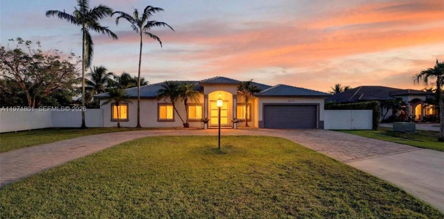 House in Homestead, Florida 4 bedrooms, 191.47 sq.m. № 2032431