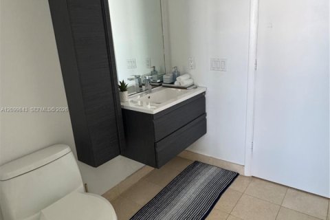 Copropriété à louer à Hallandale Beach, Floride: 2 chambres, 135.45 m2 № 2397121 - photo 8