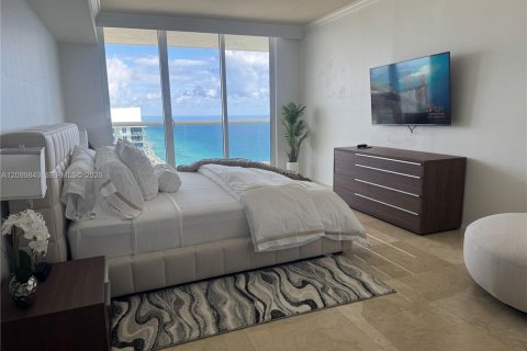 Copropriété à louer à Hallandale Beach, Floride: 2 chambres, 135.45 m2 № 2397121 - photo 2