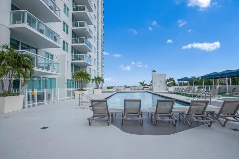 Condo in Miami, Florida, 1 bedroom  № 2002637 - photo 6