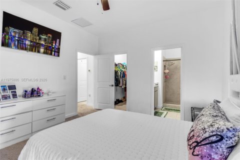 Townhouse in Homestead, Florida 3 bedrooms № 2042908 - photo 12