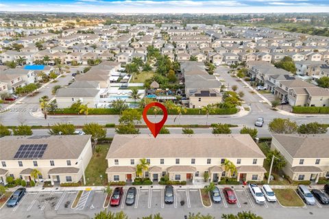 Townhouse in Homestead, Florida 3 bedrooms № 2042908 - photo 23