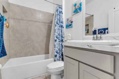Townhouse in Homestead, Florida 3 bedrooms № 2042908 - photo 14