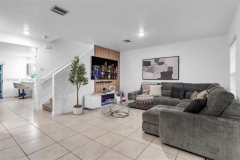 Townhouse in Homestead, Florida 3 bedrooms № 2042908 - photo 3