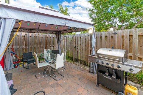 Townhouse in Homestead, Florida 3 bedrooms № 2042908 - photo 22