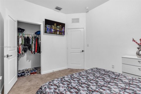 Townhouse in Homestead, Florida 3 bedrooms № 2042908 - photo 16