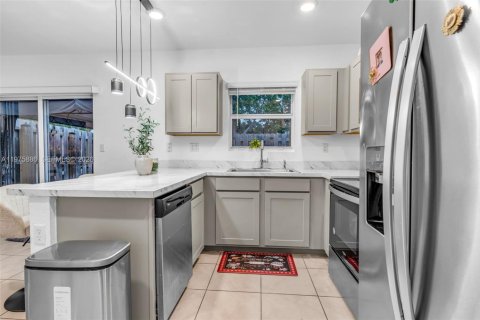 Townhouse in Homestead, Florida 3 bedrooms № 2042908 - photo 8