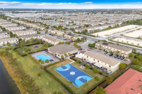 Townhouse in Homestead, Florida 3 bedrooms № 2042908 - photo 25