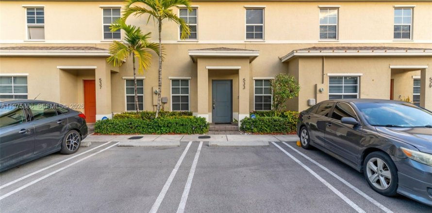 Townhouse in Homestead, Florida 3 bedrooms № 2042908