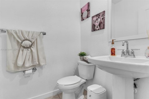 Townhouse in Homestead, Florida 3 bedrooms № 2042908 - photo 5