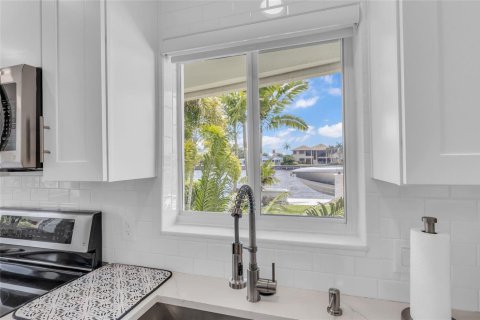 Villa ou maison à vendre à Pompano Beach, Floride: 3 chambres, 219.99 m2 № 2250353 - photo 30