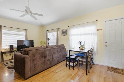 Casa en venta en West Palm Beach, Florida, 4 dormitorios, 140.28 m2 № 2336565 - foto 16