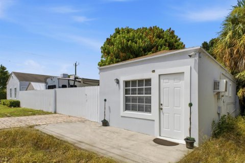 Casa en venta en West Palm Beach, Florida, 4 dormitorios, 140.28 m2 № 2336565 - foto 3