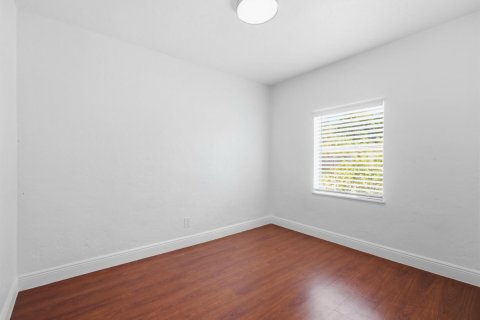 Casa en venta en West Palm Beach, Florida, 4 dormitorios, 140.28 m2 № 2336565 - foto 10
