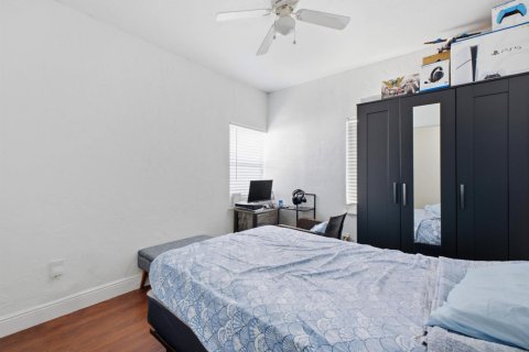 Casa en venta en West Palm Beach, Florida, 4 dormitorios, 140.28 m2 № 2336565 - foto 9