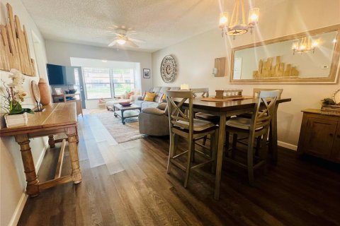 Villa ou maison à vendre à Clearwater, Floride: 2 chambres, 75.44 m2 № 2110735 - photo 6