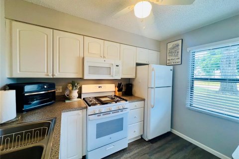 Villa ou maison à vendre à Clearwater, Floride: 2 chambres, 75.44 m2 № 2110735 - photo 3