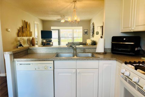 Villa ou maison à vendre à Clearwater, Floride: 2 chambres, 75.44 m2 № 2110735 - photo 4