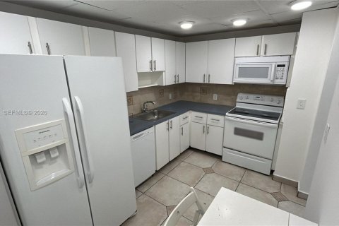 Condo in Aventura, Florida, 2 bedrooms  № 1992409 - photo 11